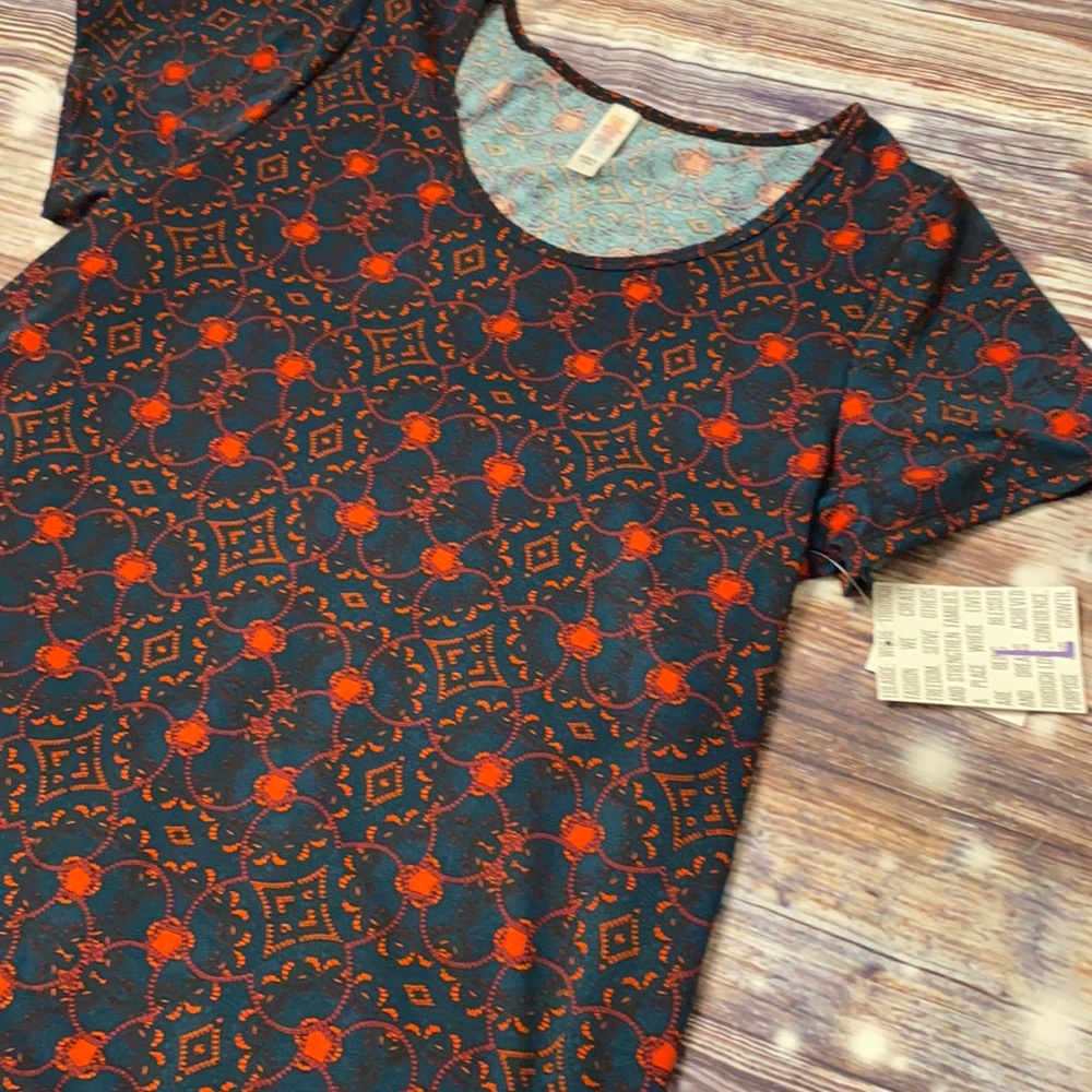 NWT Lularoe classic tee size large